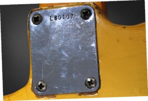 Fender Stratocaster 65 Serie L, neckplate con número de serie