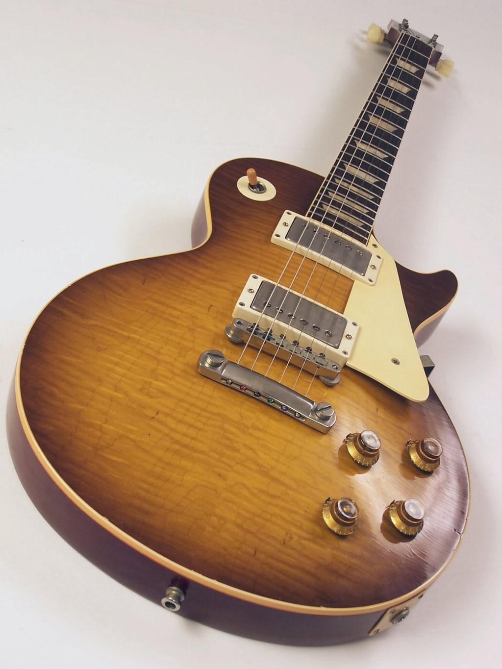 Gibson R Comparativa Gibson R-6, R-9 - Cutaway Guitar Magazine
