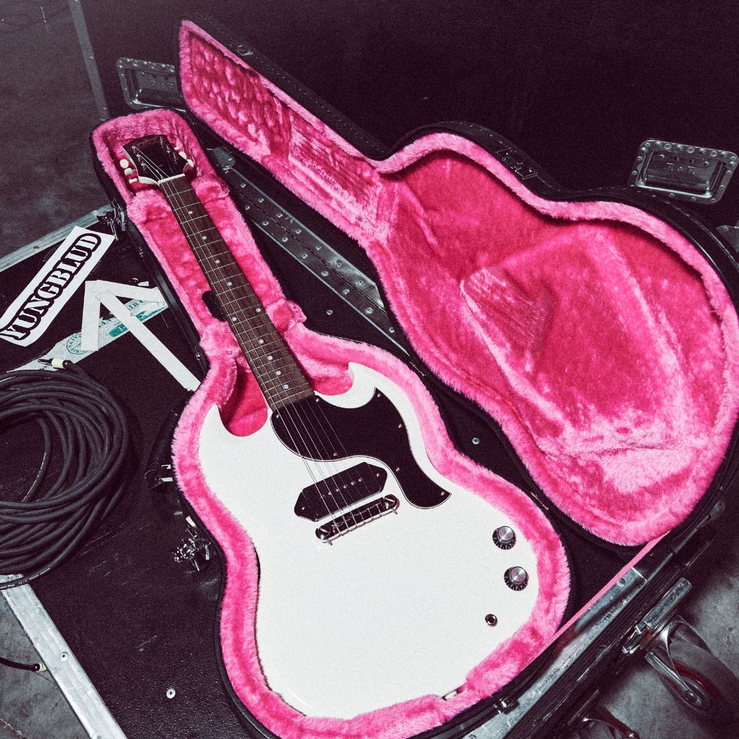 epiphone-yungblud-sg-junior-cutaway-guitar-magazine