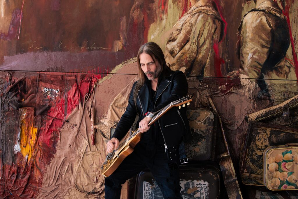 Sergio Vallín con su Gibson Les Paul Signature