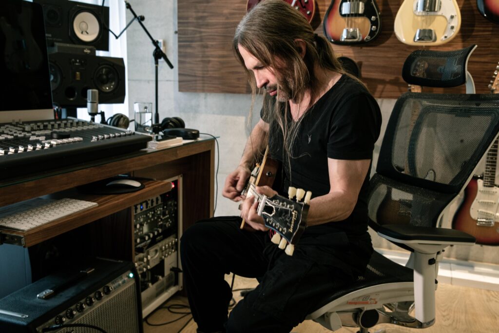 Sergio Vallín en su estudio