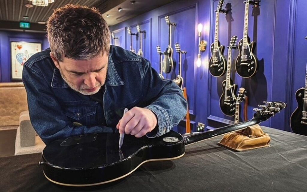 Noel Gallagher en el Gibson Garage London