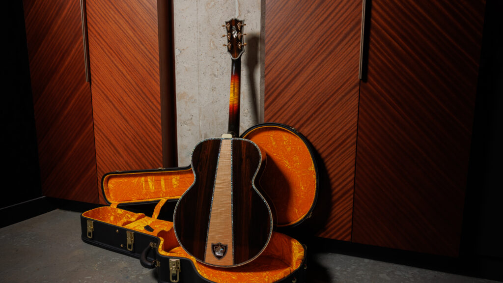 Gibson SJ-200_Monarch No.100. Detalle trasera.