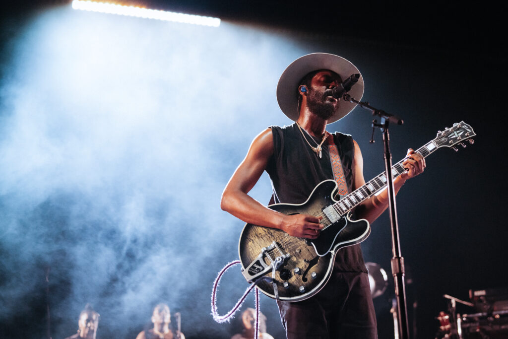 Gary Clark Jr. con su ES-355 Signature en vivo