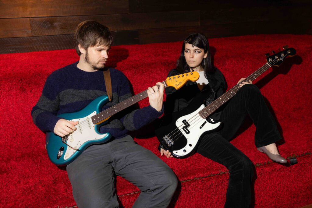 Nate Amos con su Fender Vintera III Stratocaster